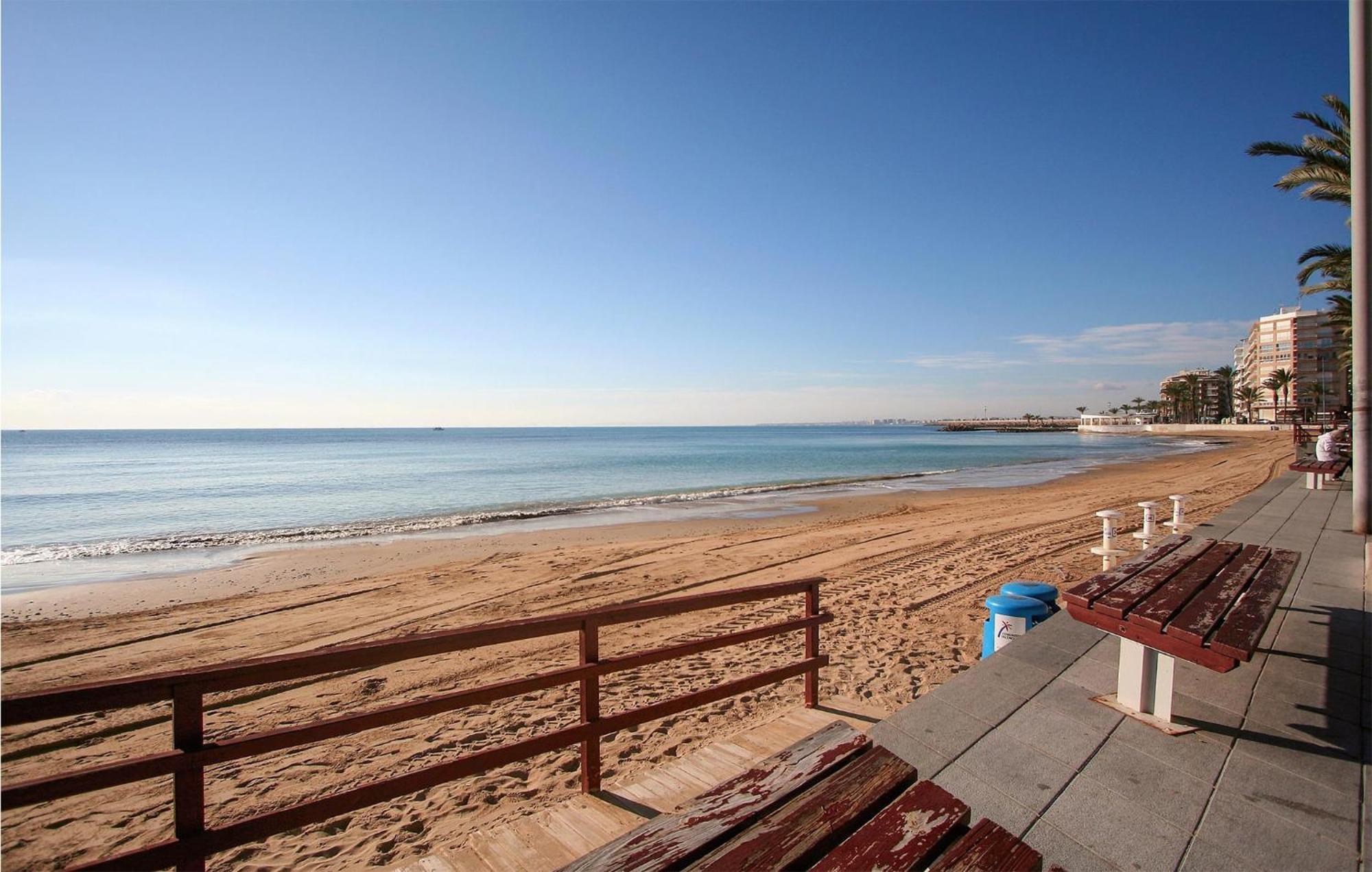 1 Bedroom Pet Friendly Apartment In Torrevieja Buitenkant foto