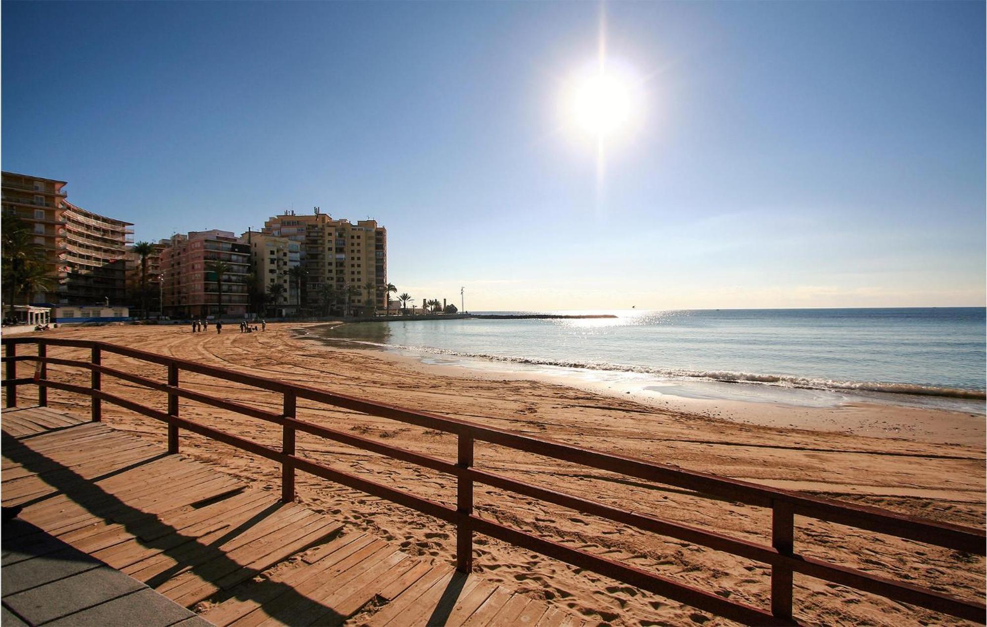 1 Bedroom Pet Friendly Apartment In Torrevieja Buitenkant foto