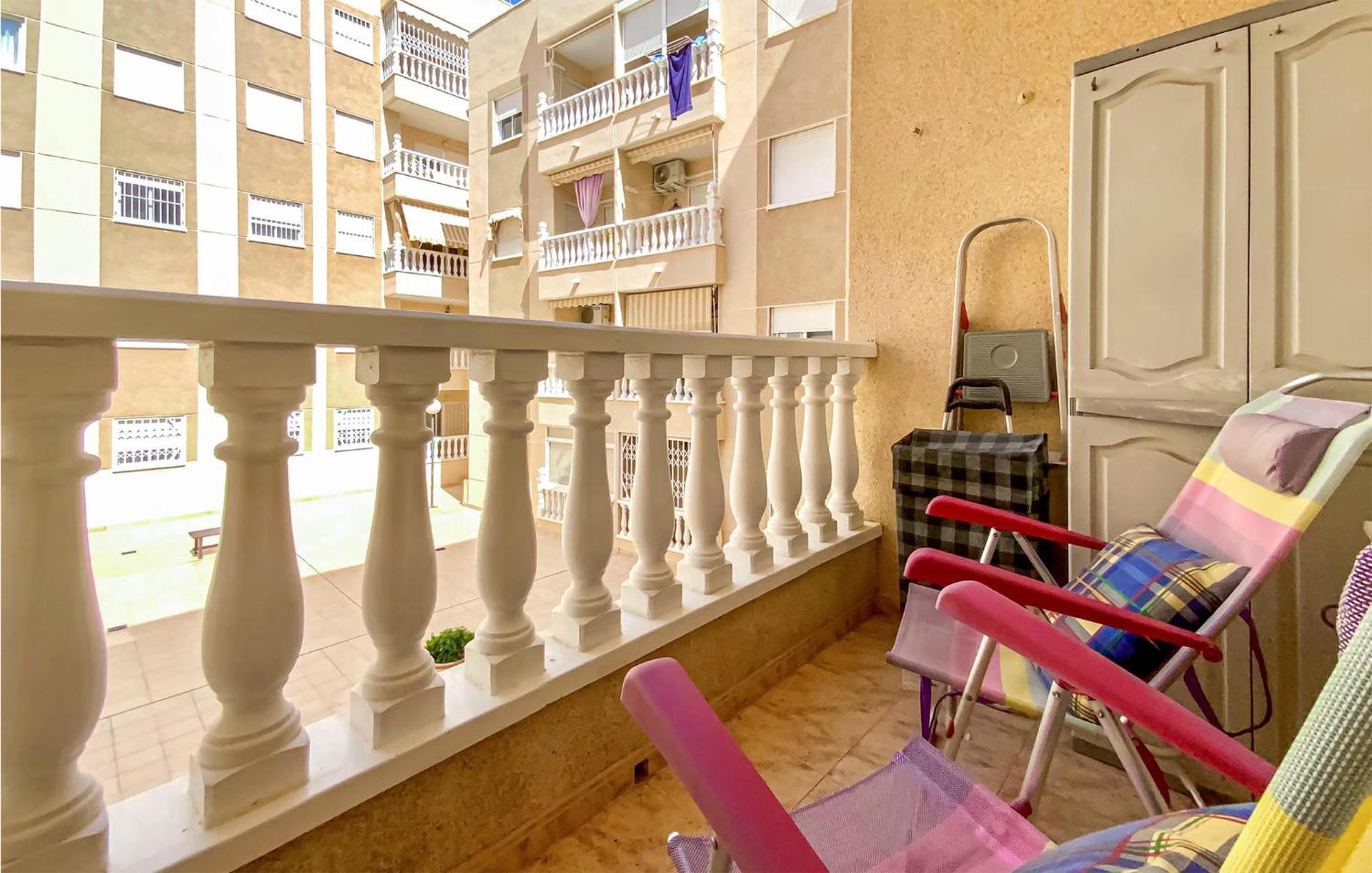 1 Bedroom Pet Friendly Apartment In Torrevieja Buitenkant foto